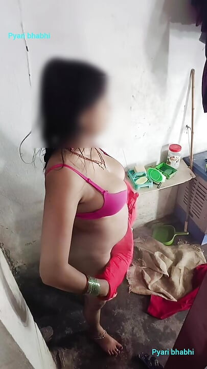 屁股貓他媽的雞巴吸吮貓咪吸吮乳房從乳房吸奶，然後以狗爬式坐在雞巴上，直立躺著，印地語音頻
