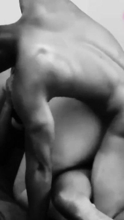 Cuckold se zpomaleným záběrem - Podvádějící manželka ve trojce se dvěma brunetkami a BBC | Klip 1