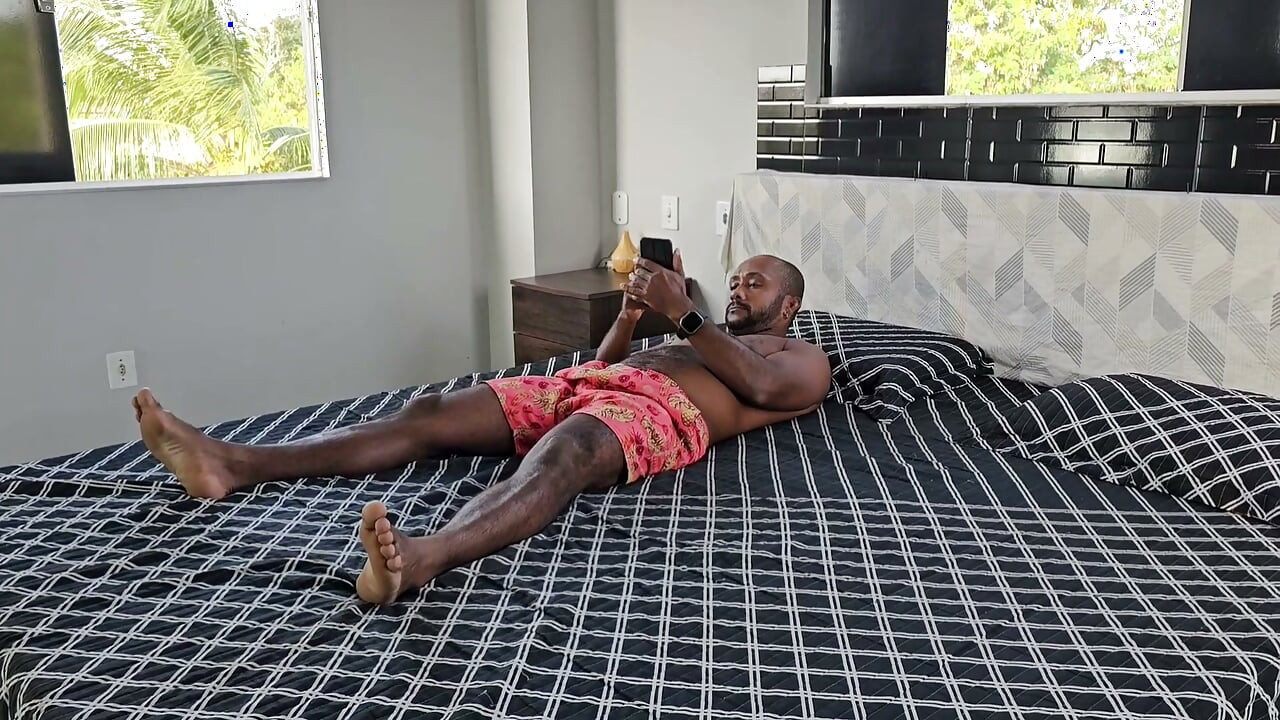 O MEU MARIDO MUITO SAFADO MIM MANDOU FOTO SOU SEU PAU GRANDE E FIQUEI COM MUITO TEZAO