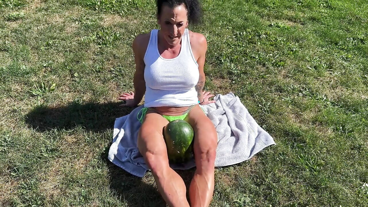 Muscle MILF Kandys Watermelon Crush Domination