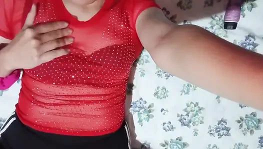 Ich bin so heiß, dass ich mich selbst berühren will, während du mich beobachte