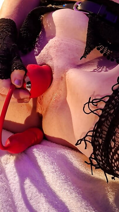 Chantillylace2025 macht ihre muschi glücklich