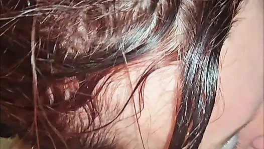 Cewek itu crot di wajahku, dan aku crot di dalam memeknya yang hangat