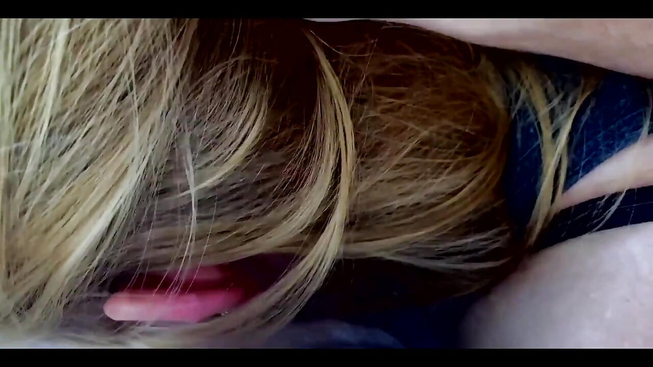 Guy Fucks Petite Girl in Car