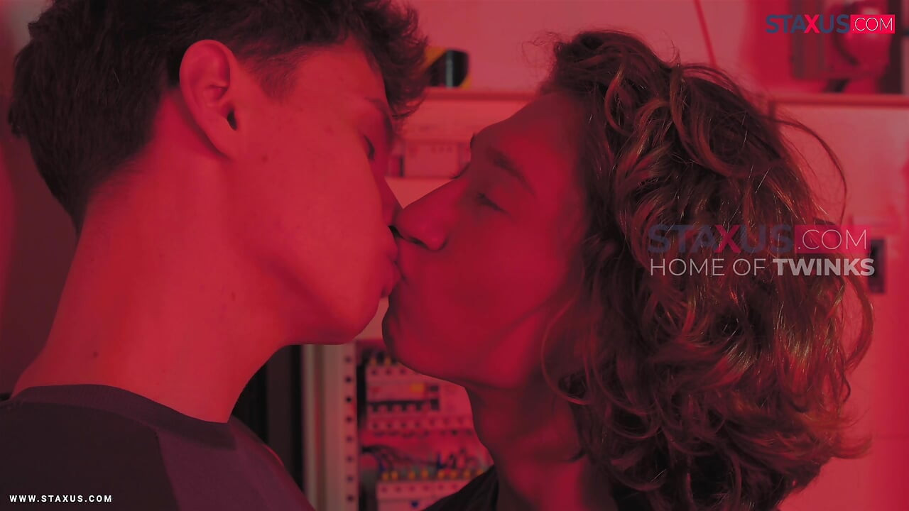 STAXUS :: Blackout Sparks: Two Electricians Get Wired and Wild
