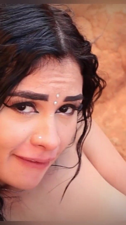 JE BAISE UNE BELLE LATINA PENDANT QUE SON MARI TRAVAILLE | Clip 2