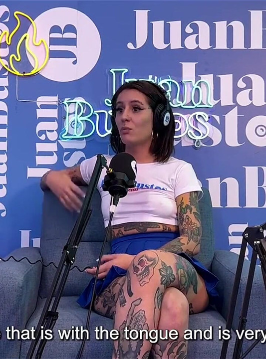 Blaze Rager juan bustos podcast'inde büyük yarakla sert anal seks seviyor