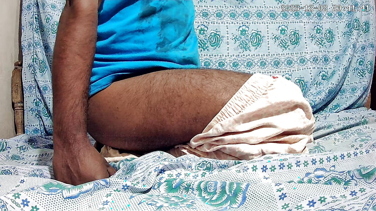 ジャングルでのインドのダシ少年の手コキ 2865年