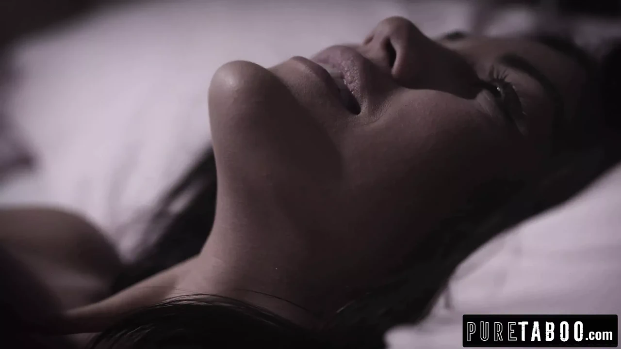 Kendra Spade真的很想要她的菊花被小手操