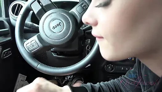 Pov elsa jean nyepong kontol dan ngocok kontol di dalam mobil! Pirang mengisap, menunggangi keras lalu mengocok mani muncrat besar-besaran