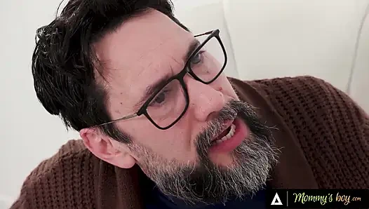 Mommy's Boy - массивные сиськи грудастой крошки вдохновляют на порно сценарий с жестким трахом сисек с камшотом