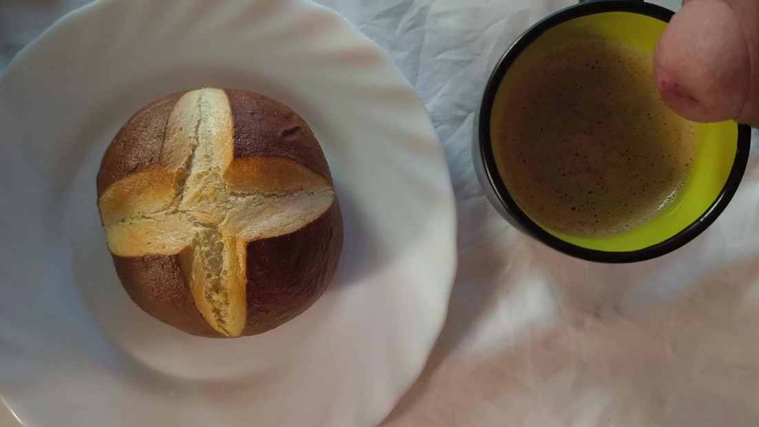 按照要求，我在我的咖啡里撒尿，我的包子也得到了一些东西