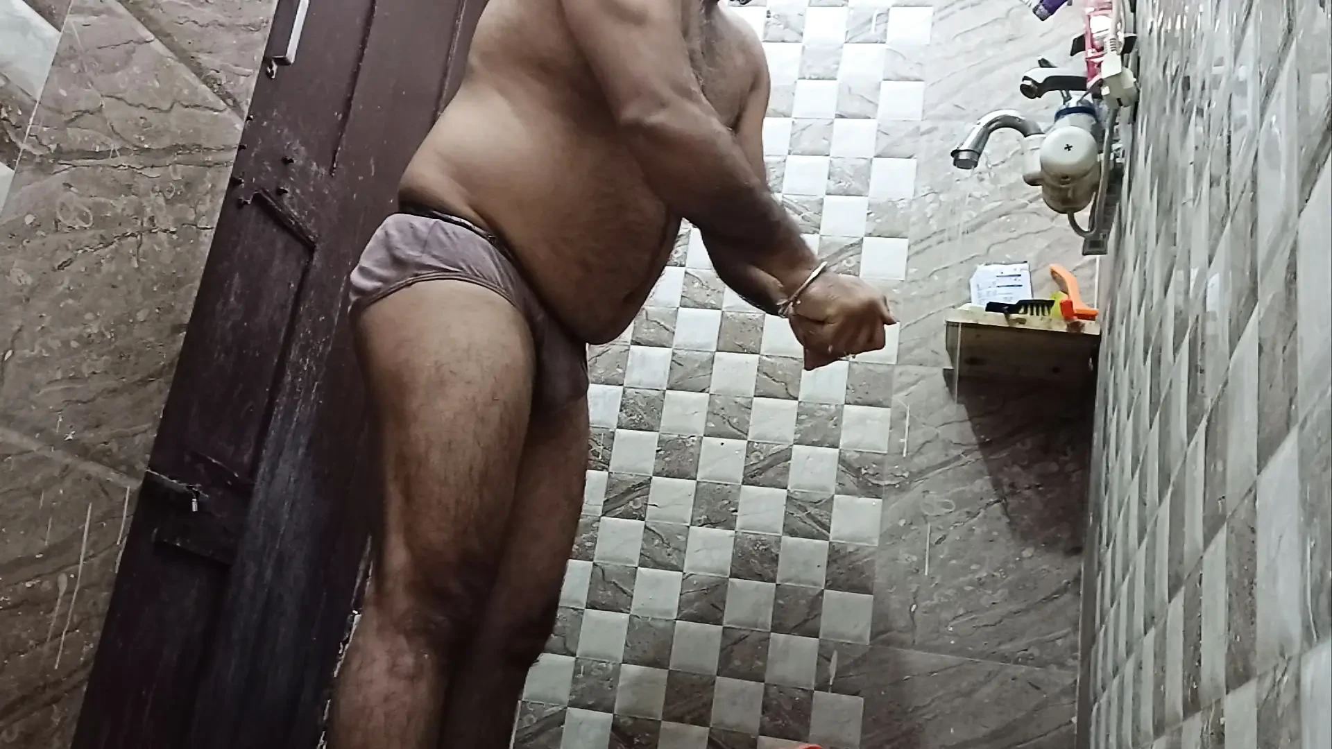 Hot Curvy Old Man Nude Bath