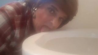 Stephanie Cockwhore licks dirty urinal clean