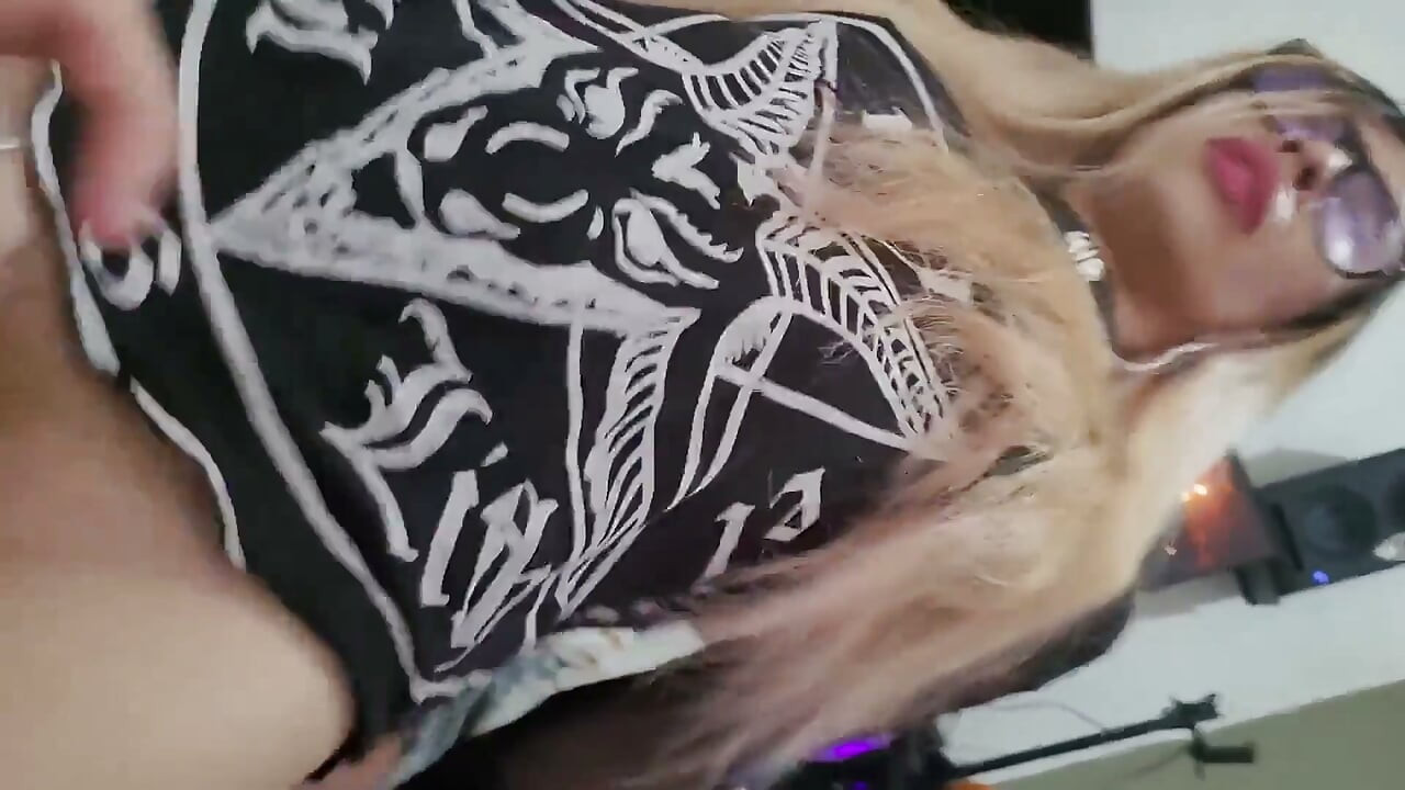 Ich rettete Saki vor der Entstehung von Henshin, dann fand ich heraus, dass sie ein trans-mädchen war, also fickte ich sie