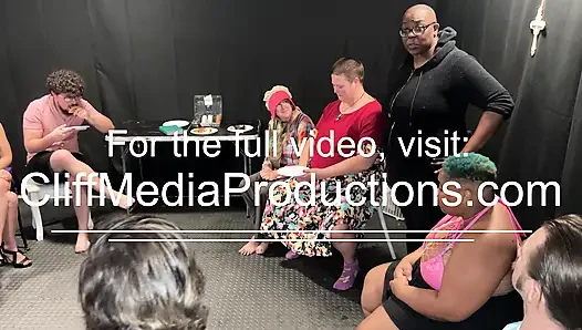 Seks bağımlıları destek grubu grup seks partisine dönüşüyor - cliff media productions