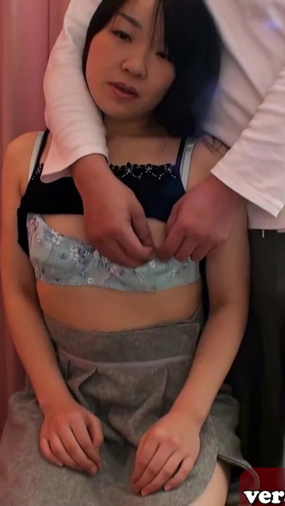 Fată păroasă din Asia are parte de ejaculare înăuntru la primul porno cu vedere la persoana 1 | Clipul 1