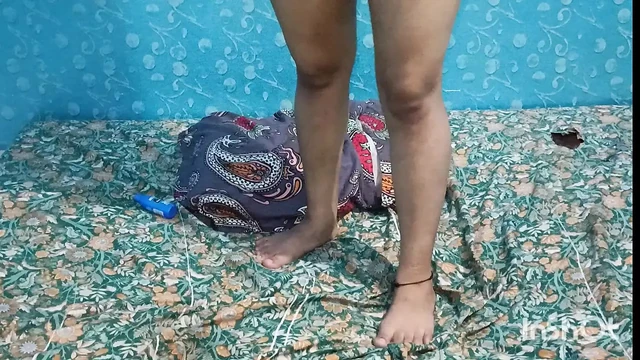 Bhabhi's body was like that the cream juice was coming out of it.