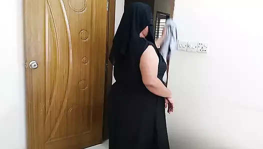 (Hot and Dirty Hijab Aunty Ko Choda) Indian hot aunty fucked by neighbor while cleaning house - Clear Hindi Audio