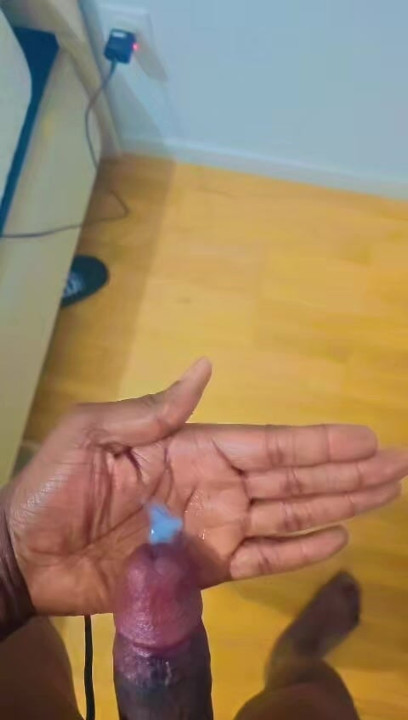 Büyük zenci yarağı senin için boşalıyor, al