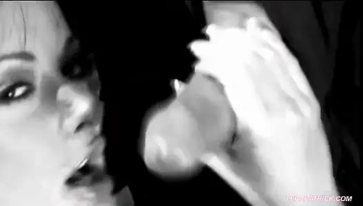 Melissa Lauren получает взрыв на лицо после жесткого траха