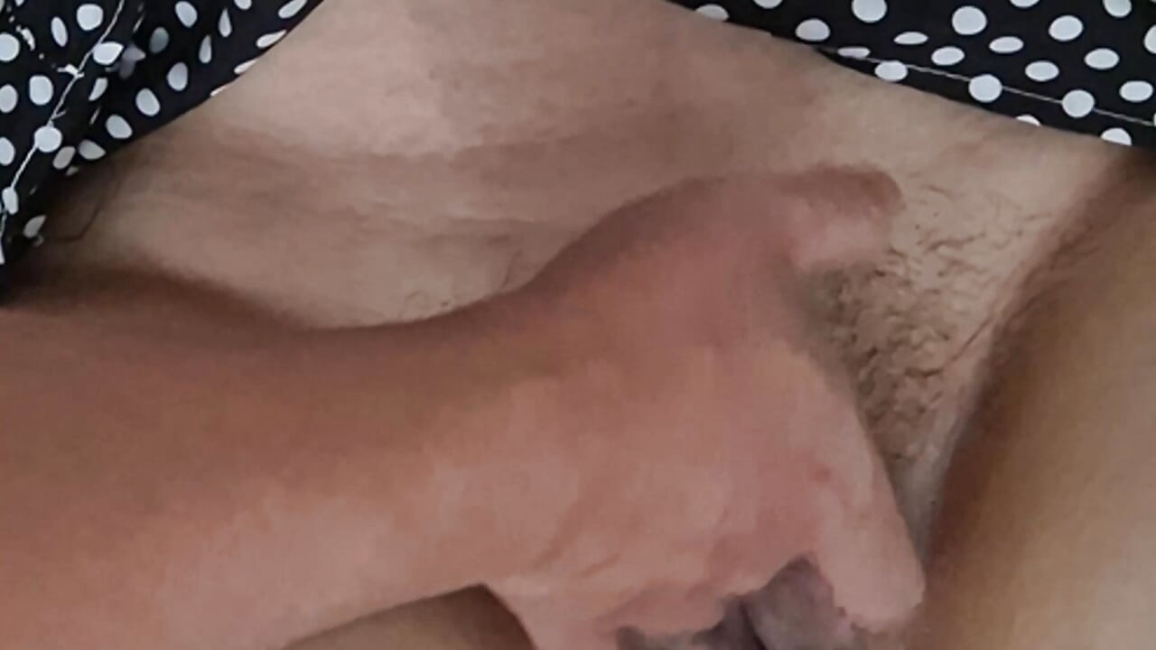 Fingering pussy of MILF