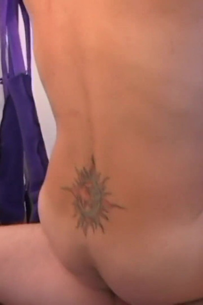 देखें-लंड छोटे स्तनों वाली चोदने लायक मम्मी की चूत को आकार से बाहर निकालता है