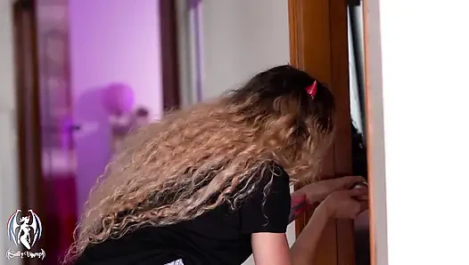 Hırsız içeri giriyor ve latin kadının kalın götünü sikerken yakalanıyor - power flip sürtüşme orgazmları!