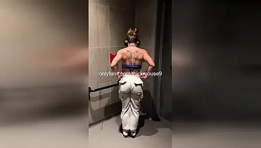18-летнюю Влиятельную трахнули в гэнгбэнге во время сессии IG Live "Вопросы и удары"