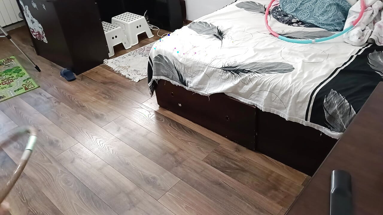 Sexy wife does gymnastics at home naked