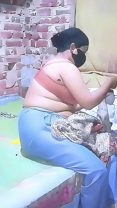 While visiting my sister-in-law's house, I saw my sister-in-law calling me for sex. | Clip 1