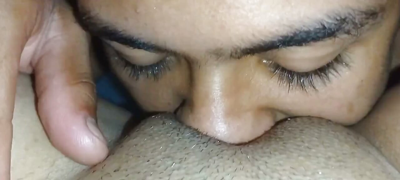 Young 18yo Learning How to Eat a Mature Pussy