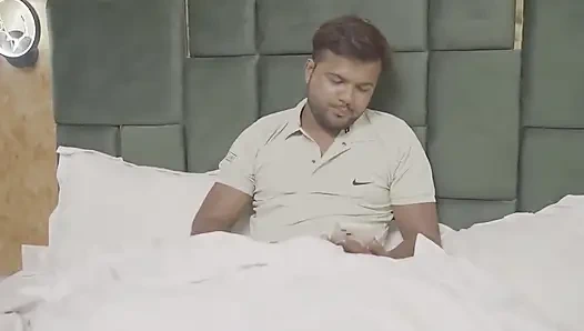 Горячую соседскую девушку застукали мастурбацией паренька, а затем трахнули ее