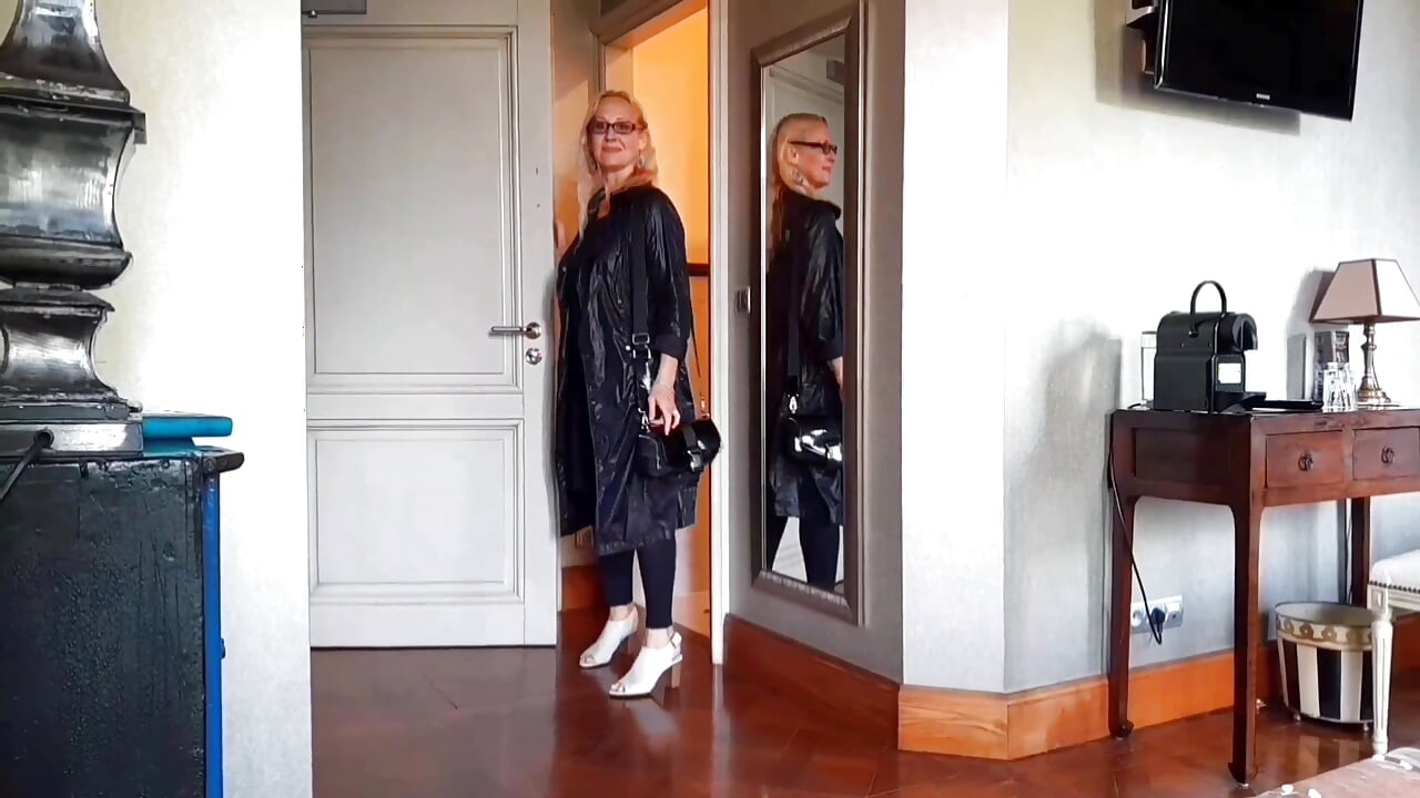 Na pół ubrane gry erotyczne Seleny podczas przerwy