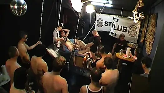 Ggg - Live-gangbang-party - Adina Nimmt Es Mit Mehreren Typen Auf Und Bekommt Eine Unordentliche Gesichtsbesamung