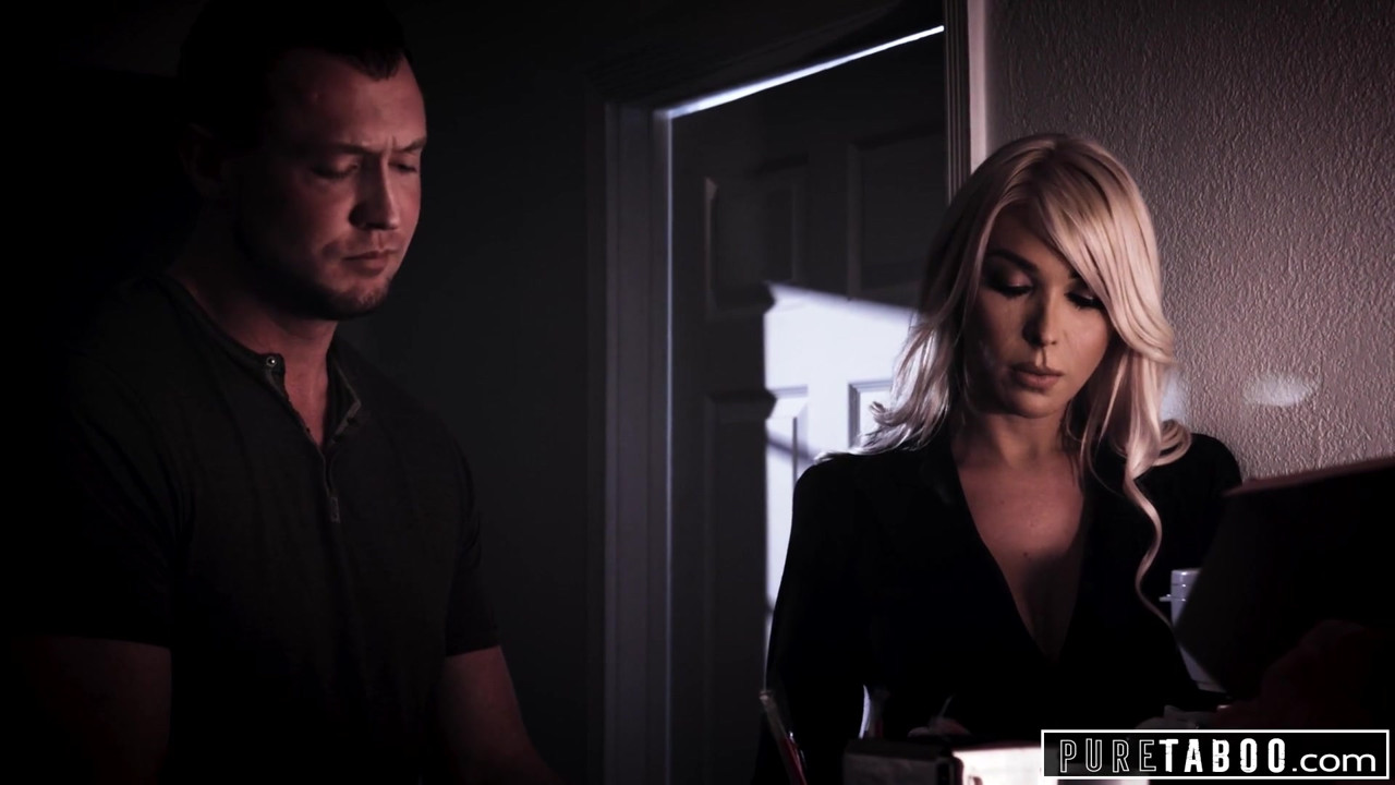 純粋なタブー、セクシートランスガールが悲しみの男をやる