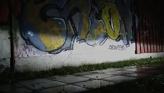 Она глотает порцию спермы