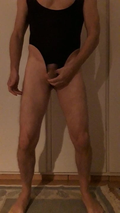 Dancing in my new bathingsuit
