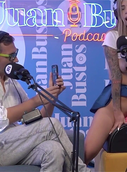Mai bine decât jucăriile ei! Mollysmith ejaculează peste tot Sybian Machine pe Juan Bustos Podcast