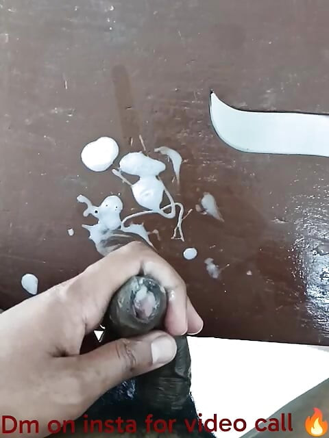 O încărcătură uriașă de spermă la final. Nu ratați