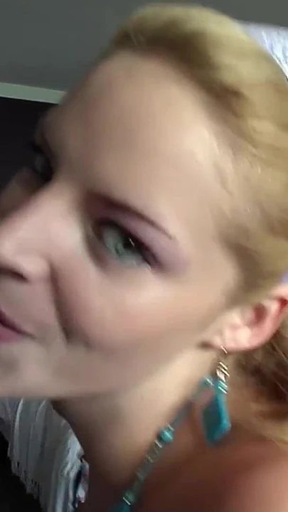 Momento epico da "Petite Holiday Girl Tessa taylor seduce a cazzo privato con telecamera in camera d'albergo"
