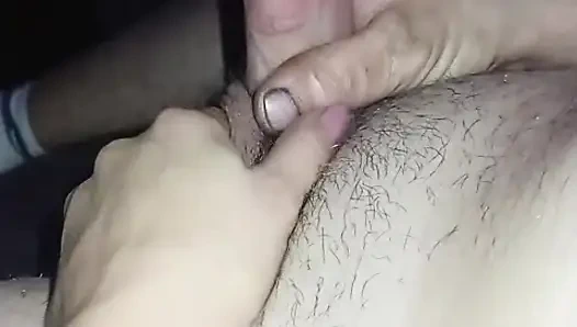 İkimiz de patimi çekiyorum, onun poposunu bitirmesine yardım ediyorum