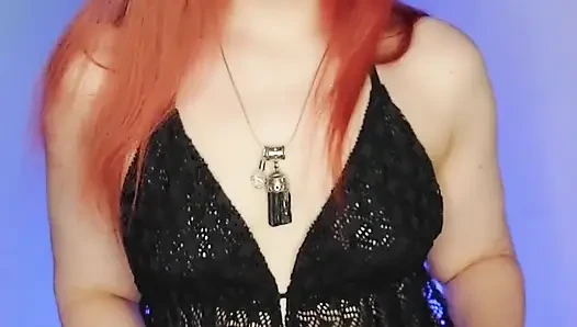 Cuckolds Juga Merayakan Halloween... Tapi Menyenangkan Penampilan Slutty Mereka Cinta!