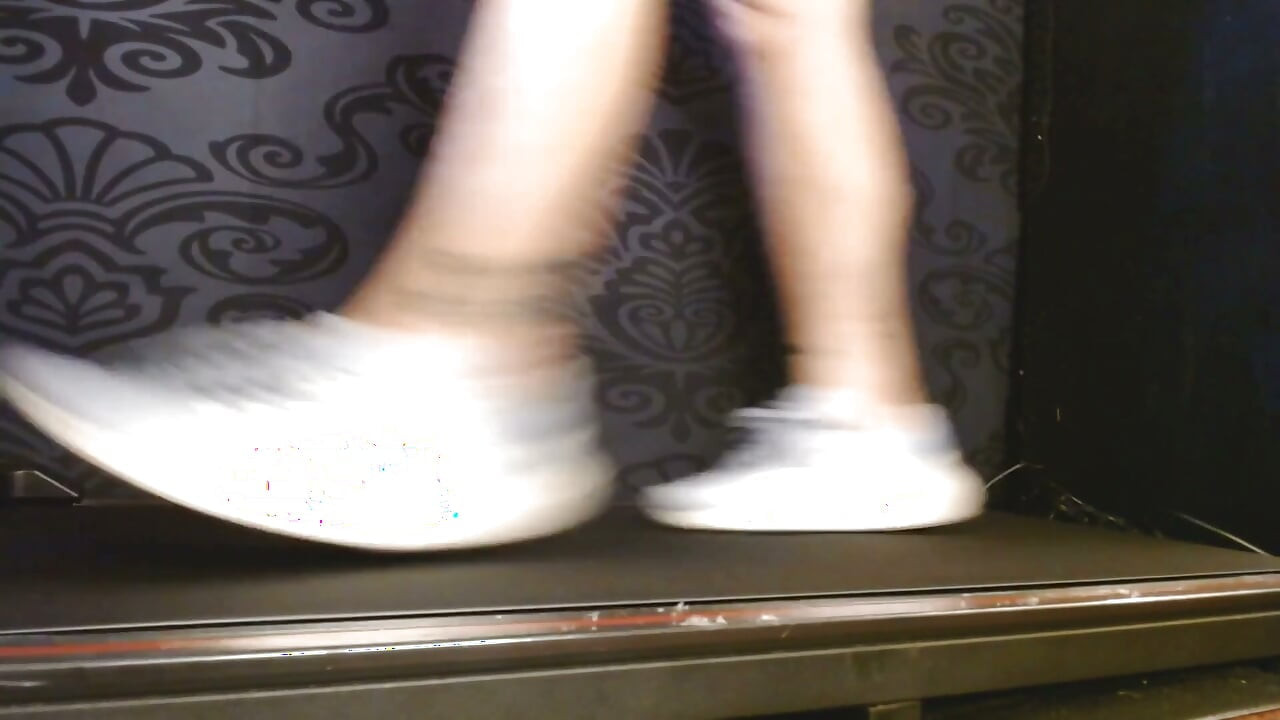 ブルーアディダススニーカーウォーキング