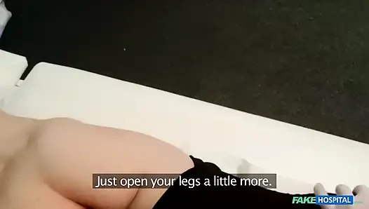 Dokter memeriksa memek pasien cantik dan meresepkan creampie