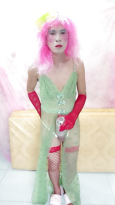 Oanh Le shemale wearing sexy porn selfie