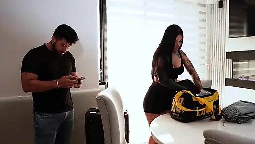 Ich Habe Mein Portemonnaie Verloren Und Musste Mit Meinem Riesigen Hintern Das Uber Bezahlen - Larola & Frednunexx