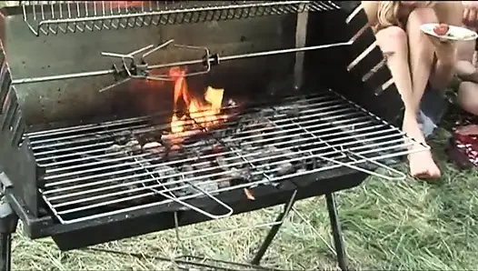 Outdoor hairy pussy fucking anal penetrated threesome in the garden