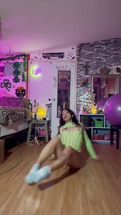 Pretty When You Cry Sensual Naked Dance