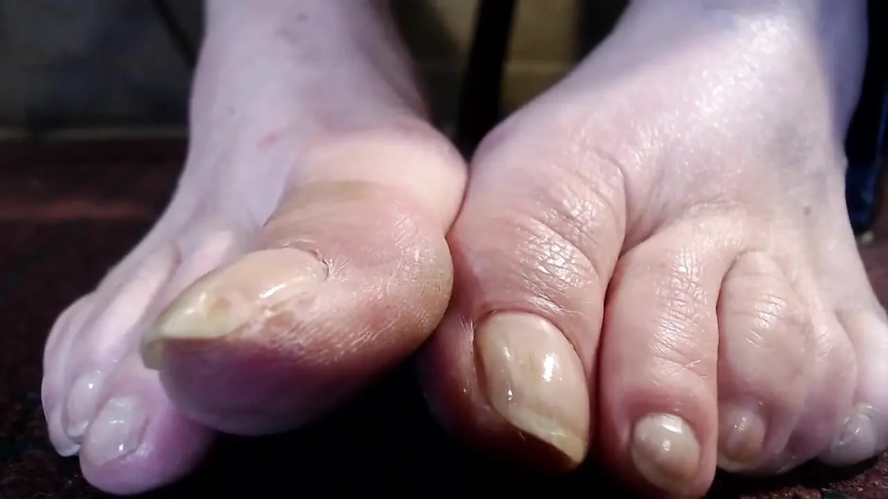 Light gloss long real toenails